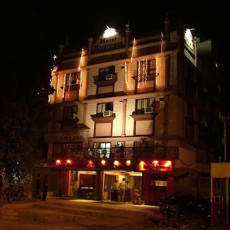 Hotel Riverfront Ahmedabad Buitenkant foto