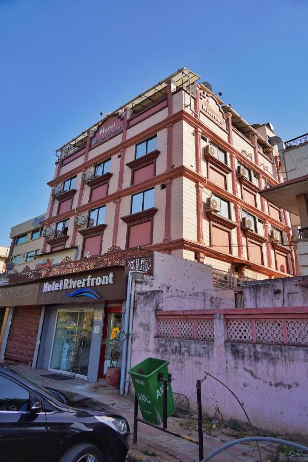 Hotel Riverfront Ahmedabad Buitenkant foto