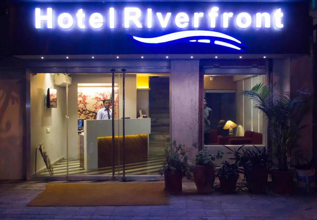 Hotel Riverfront Ahmedabad Buitenkant foto