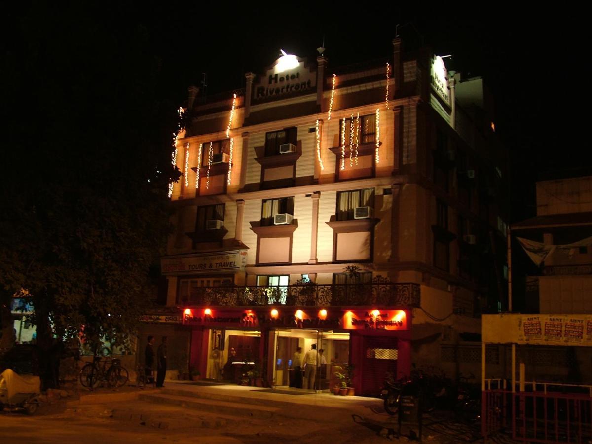 Hotel Riverfront Ahmedabad Buitenkant foto