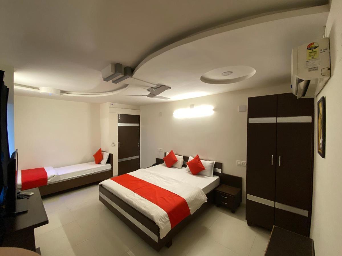 Hotel Riverfront Ahmedabad Kamer foto