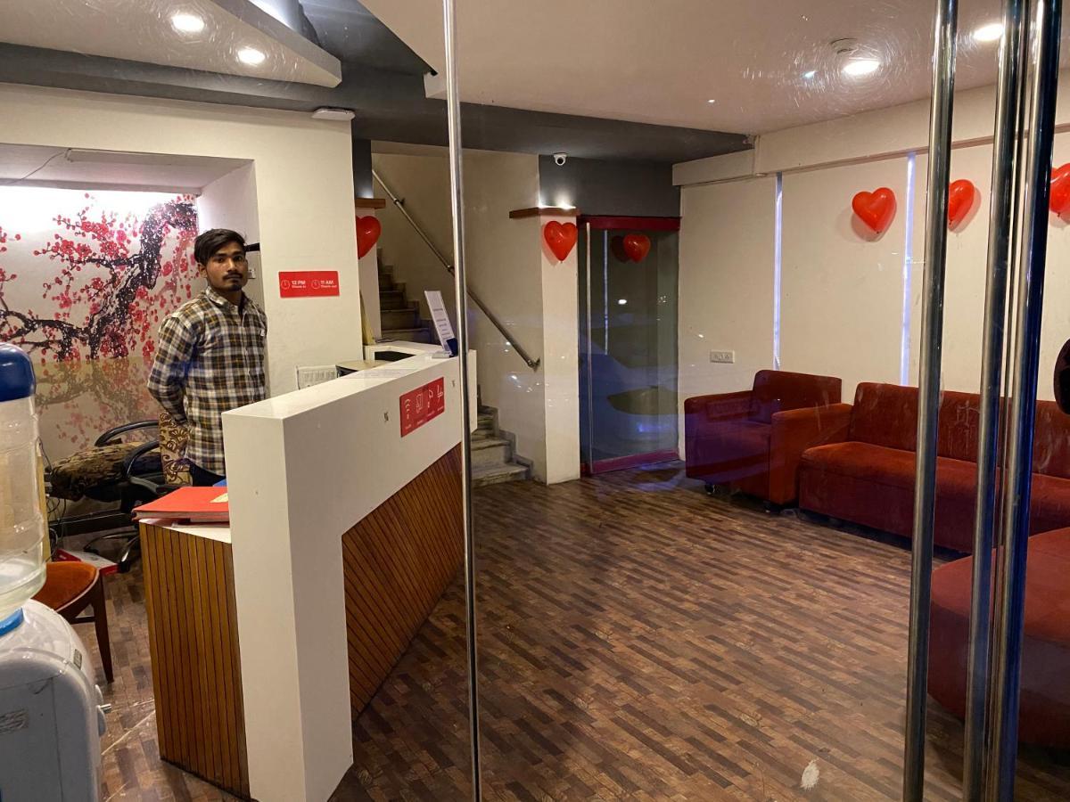 Hotel Riverfront Ahmedabad Buitenkant foto