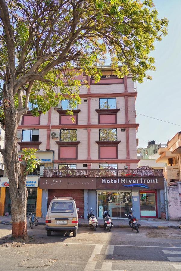 Hotel Riverfront Ahmedabad Buitenkant foto