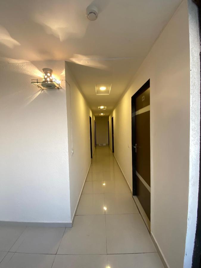 Hotel Riverfront Ahmedabad Buitenkant foto