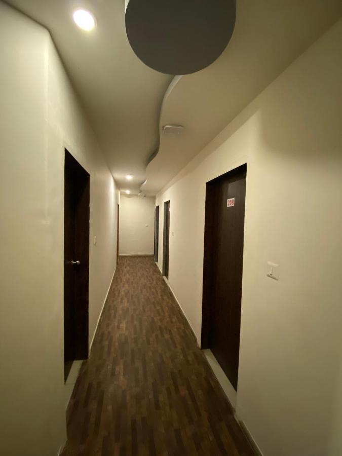 Hotel Riverfront Ahmedabad Buitenkant foto